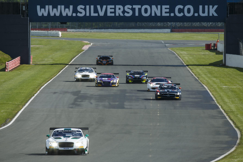 Illustration for article titled This Gigantic Bentley GT3 Car Beat McLaren